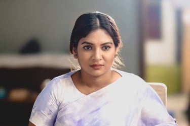 রাজনীতি এখন কারা করে—চক্রান্তকারীরা, না পাগলরা : নীলা ইসরাফিল