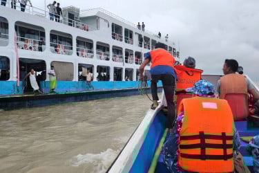 মাঝনদীতে অক্সিজেন সংকট, জীবন বাঁচাল কোস্ট গার্ড