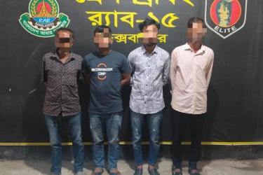 কক্সবাজারে পাসপোর্ট অফিস ও হাসপাতালে র‍্যাবের অভিযান, আটক ৪ দালাল