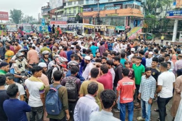 শেবাচিমের দুর্নীতি, অব্যবস্থাপনার প্রতিবাদে বরিশাল-ঢাকা মহাসড়ক অবরোধ