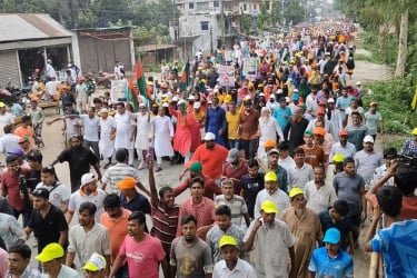 বেলকুচিতে বিএনপির বিজয় র‌্যালিতে জনতার ঢল