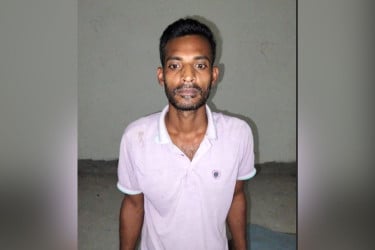 মাদারীপুরে চুরি হওয়া খাটসহ চোর গ্রেফতার
