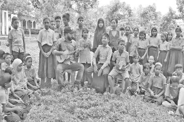 আনন্দময় এক বিদ্যালয়