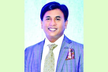 নির্বাচন পর্যন্ত টিকে থাকাটাই চ্যালেঞ্জ