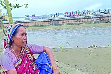 পদ্মা গিলে খেল শেষ সম্বল