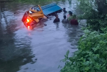 কুমিল্লায় ফুটবল শেষে ফেরার পথে ট্রাক খাদে, স্কুলছাত্র নিহত