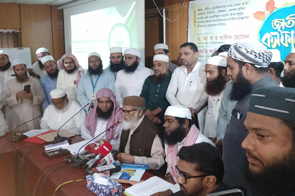মসজিদ কমিটি রাজনৈতিক প্রভাবমুক্ত হবে : ধর্ম উপদেষ্টা