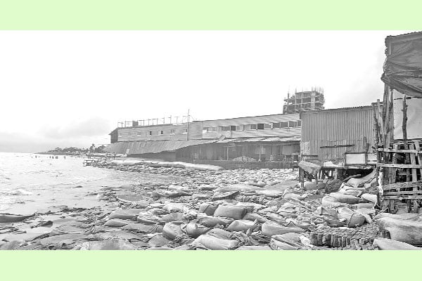 বিলীন হচ্ছে কুয়াকাটার দৃষ্টিনন্দন স্থান