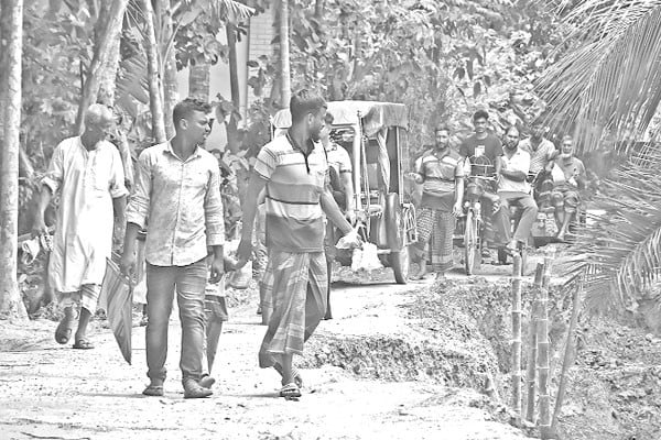 সড়কে ধস, বন্ধ যানবাহন চলাচল