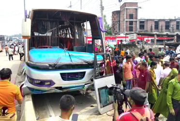 ফ্লাইওভারের দাবিতে মহাসড়ক অবরোধ