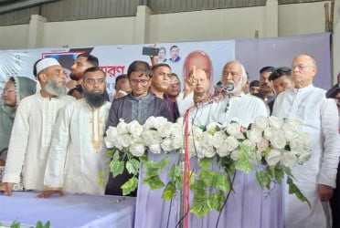 আওয়ামী লীগকে প্রত্যাখ্যান করে শান্তির রাজনীতি প্রতিষ্ঠার আহ্বান মঈন খানের