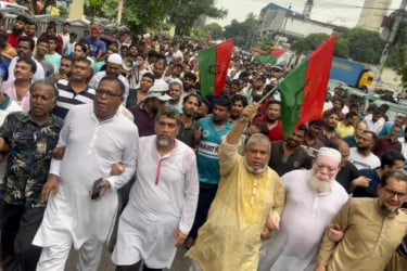 ঢাকা-১২ আসনে বিএনপির গণমিছিল ও লিফলেট বিতরণ