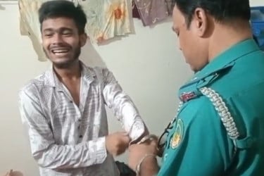 ‘স্ত্রীকে মেরে ফেলছি, আমাকে নিয়ে যান’, হত্যার পর ৯৯৯-এ স্বামীর ফোন