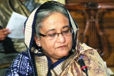 ঝুলে আছে হাসিনার রেড নোটিস