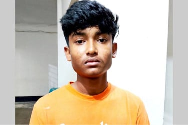 বিএনপির ব্যানারের নিচে বসে ‘জয় বাংলা’ স্লোগান, যুবক গ্রেপ্তার