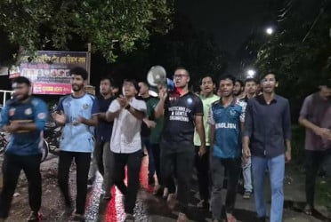 জাবিতে হল রাজনীতি নিষিদ্ধের দাবিতে শিক্ষার্থীদের বিক্ষোভ