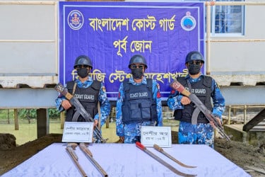মহেশখালীতে অস্ত্র উদ্ধার