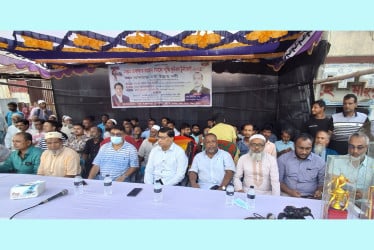 ডেমরায় আরাফাত রহমান কোকো স্মৃতি ফুটবল টুর্নামেন্টের উদ্বোধন
