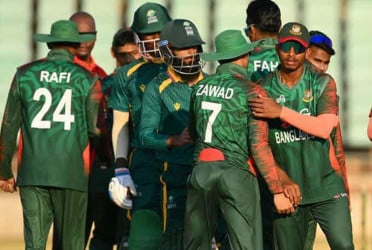 দক্ষিণ আফ্রিকাকে হারিয়ে ত্রিদেশীয় সিরিজ চ্যাম্পিয়ন বাংলাদেশ