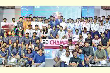 ইউআইইউতে তিন রোবটিকস টিমের সংবর্ধনা