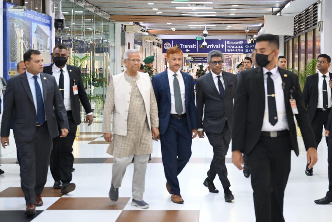 মালয়েশিয়ার উদ্দেশে ঢাকা ছেড়েছেন প্রধান উপদেষ্টা