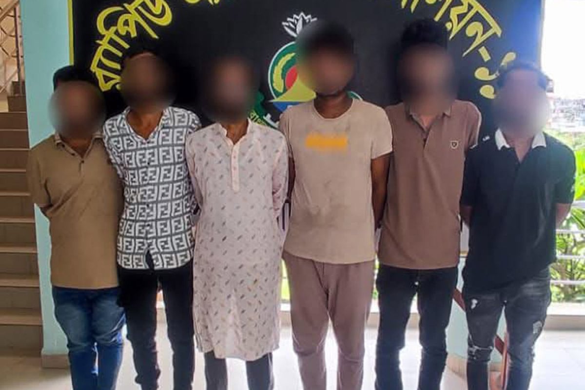 সোনারগাঁ ৬ ডাকাত আটক, ১০১ কেজি গাঁজা উদ্ধার