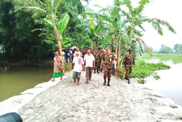 হাতীবান্ধায় বন্যায় ভেঙে যাওয়া রাস্তা মেরামত করল সেনাবাহিনী