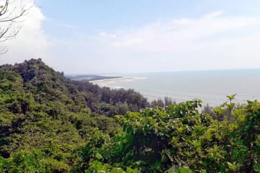 পর্যটকের হেঁয়ালিপনায় একের পর এক দুর্ঘটনা