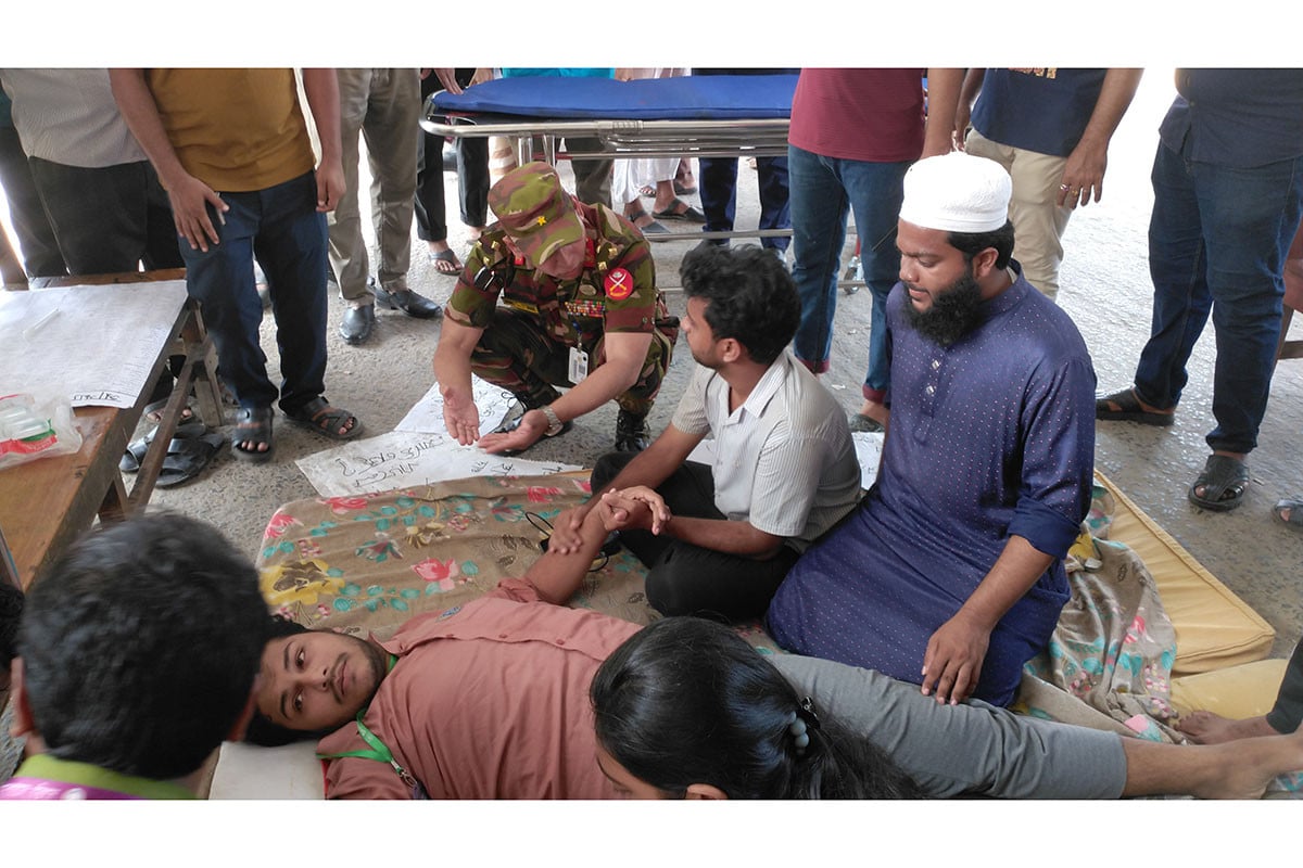 স্বাস্থ্যখাত সংস্কারের দাবিতে অনশনে থাকা দুই শিক্ষার্থী অসুস্থ