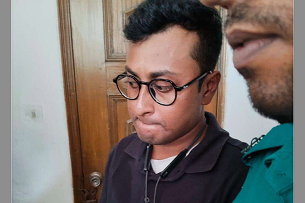 হাইকোর্টে প্রবেশের মুখে ইয়াবা, মদ ও হেরোইনসহ আটক ১