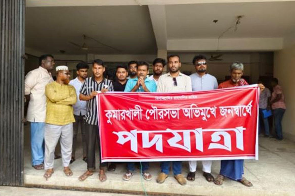প্রধান সড়কে ব্যবসা, গাড়ি পার্কিং; উচ্ছেদের দাবিতে পদযাত্রা-স্মারকলিপি