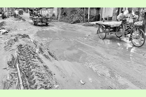 বেহাল সড়কে দুর্ভোগ