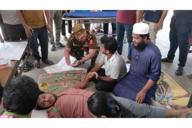 স্বাস্থ্যখাত সংস্কারের দাবিতে অনশনে থাকা দুই শিক্ষার্থী অসুস্থ