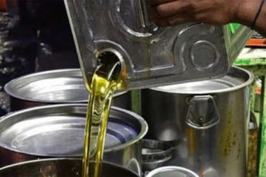 খোলা পাম অয়েলের দাম কমাল সরকার