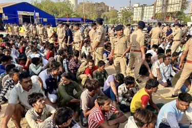 ভয়ে পালাচ্ছে বাঙালি শ্রমিকরা, দিল্লি, নয়ডা, গুরুগ্রামে গৃহকর্মীর তীব্র সংকট!
