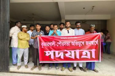 প্রধান সড়কে ব্যবসা, গাড়ি পার্কিং; উচ্ছেদের দাবিতে পদযাত্রা-স্মারকলিপি