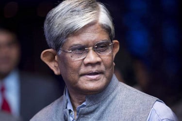 খাদের কিনারা থেকে অর্থনীতি ঘুরে দাঁড়িয়েছে : অর্থ উপদেষ্টা