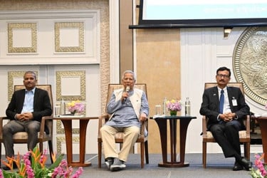 ‘প্রবাসীদের রেমিট্যান্সে অর্থনীতি মজবুত অবস্থায় ঘুরে দাঁড়িয়েছে’