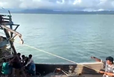 ফিশিং বোটে নিষিদ্ধ সরঞ্জাম স্থাপন, ভারতীয় নাগরিকসহ আটক ৪