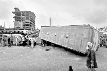 ট্রাকের ধাক্কায় নিহত অটোরিকশার ৩ যাত্রী