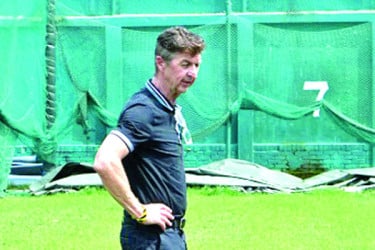হেমিংয়ের মাসিক বেতন ১০ লাখ টাকা