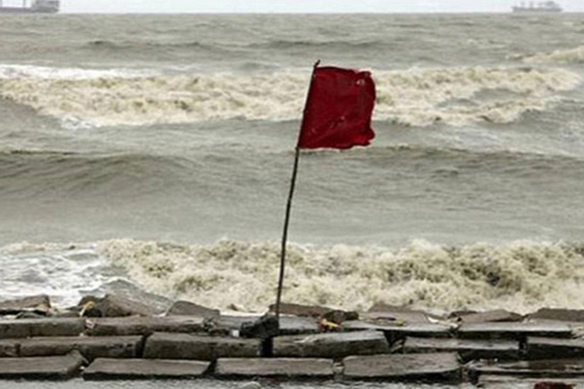 সব সমুদ্রবন্দরে তিন নম্বর সতর্ক সংকেত