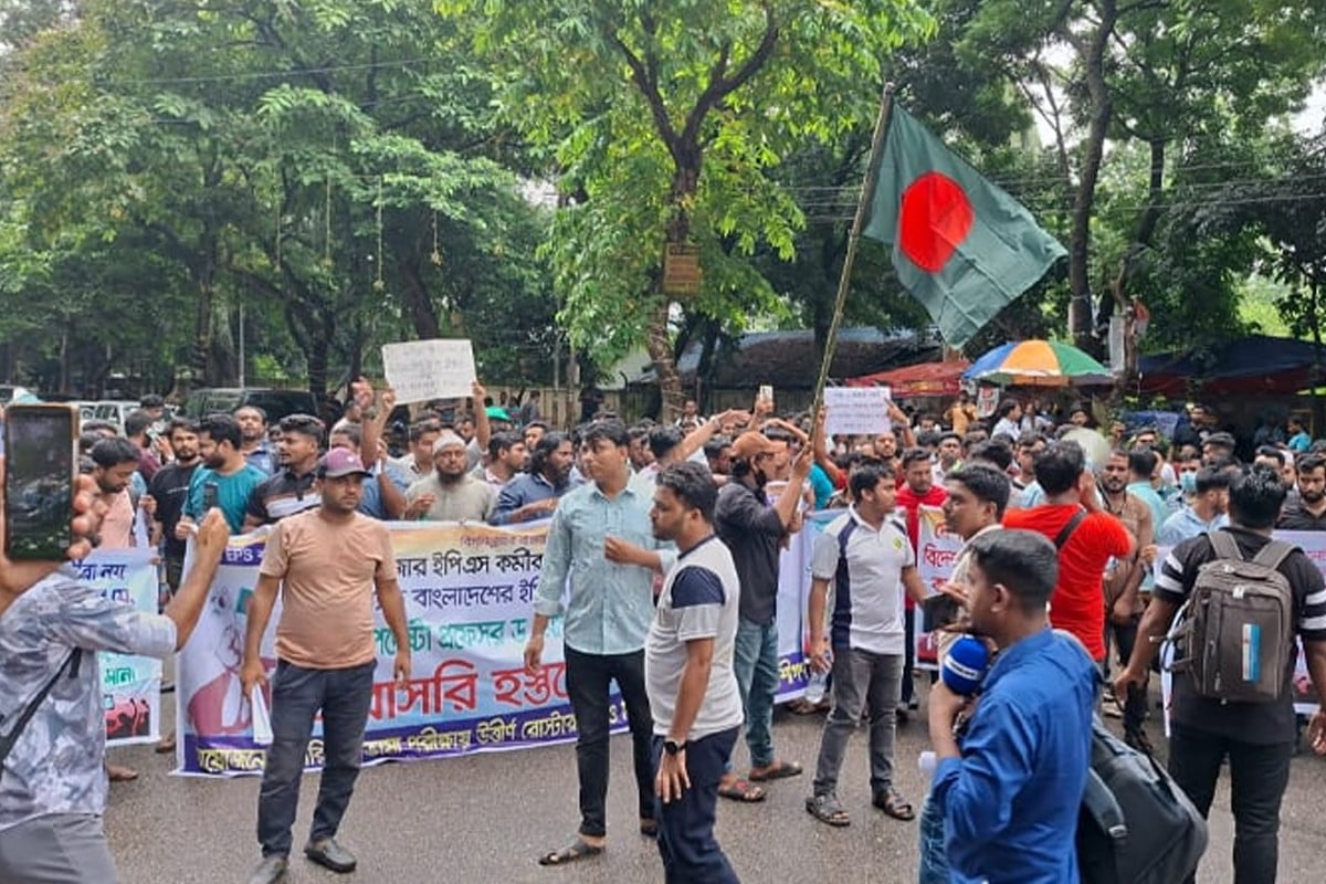 ৩ দাবিতে প্রবাসী কল্যাণ ভবন ঘেরাও দক্ষিণ কোরিয়া গমনেচ্ছুদের