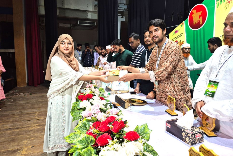 মাদারীপুরে কৃতি শিক্ষার্থীদের সংবর্ধনা