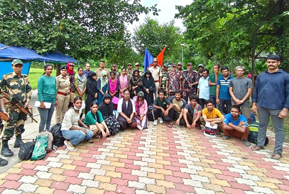 ভারতে আটক ২২ বাংলাদেশিকে বিজিবির কাছে হস্তান্তর