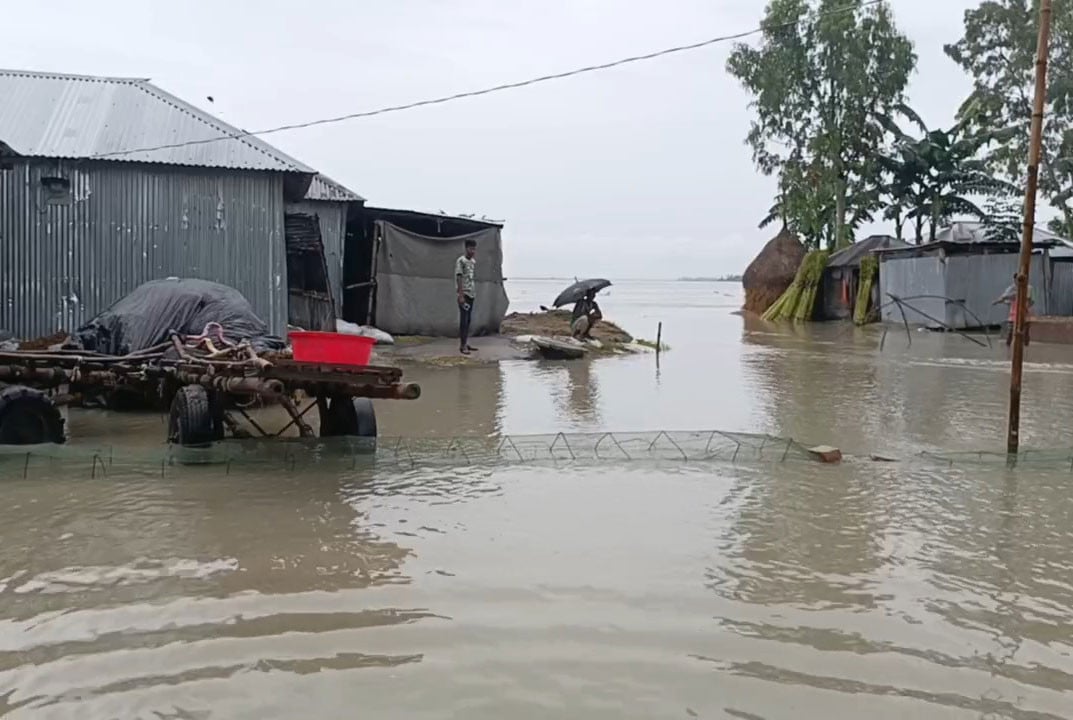 লালমনিরহাটের নিম্নাঞ্চল প্লাবিত হয়ে পানিবন্দি ১৫ হাজার পরিবার