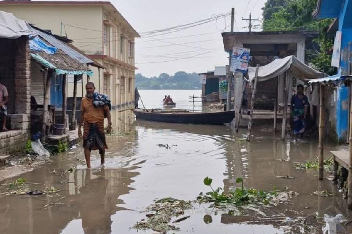 চাঁপাইনবাবগঞ্জে পদ্মার পানি বৃদ্ধি, হাজারো পরিবার পানিবন্দী