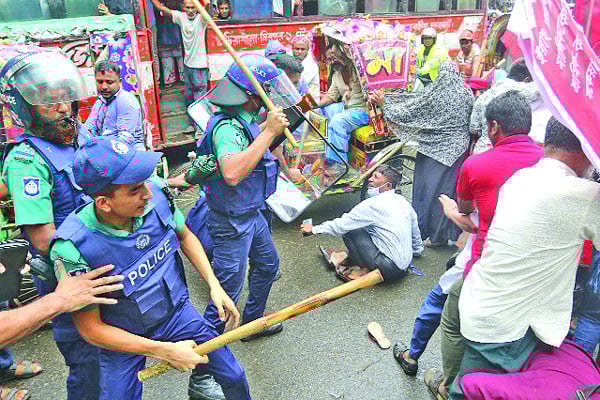 কিস্তি পদ্ধতি বাতিল করে এককালীন সমগ্র পরিশোধের দাবিতে মিছিল