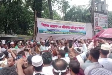 জাতীয়করণের দাবিতে এমপিওভুক্ত শিক্ষকদের মহাসমাবেশ