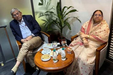চিকিৎসার জন্য সিঙ্গাপুরে গেলেন মির্জা ফখরুল